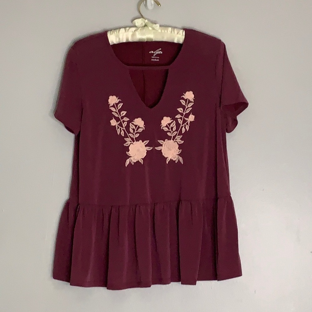 Alya Embroidered peplum top merlot wine short sleeve shirt medium women’s top